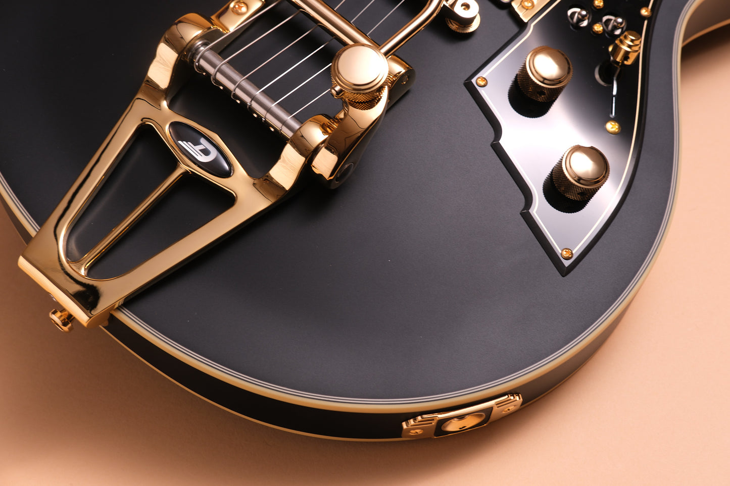 Duesenberg Guitars Starplayer TV - Black Velvet
